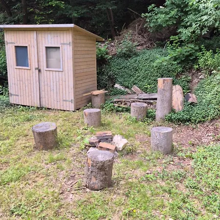 Chaticka Pod Skalou - Cozy Off Grid Solar Ferienhaus Beroun (Central Bohemian)