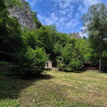 Chaticka Pod Skalou - Cozy Off Grid Solar