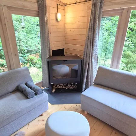 Chaticka Pod Skalou - Cozy Off Grid Solar * Beroun (Central Bohemian)