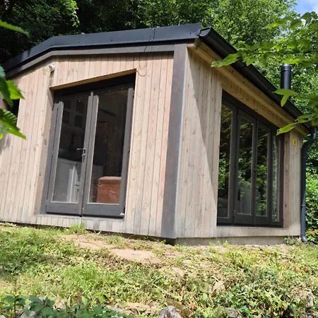Chaticka Pod Skalou - Cozy Off Grid Solar * Beroun (Central Bohemian)